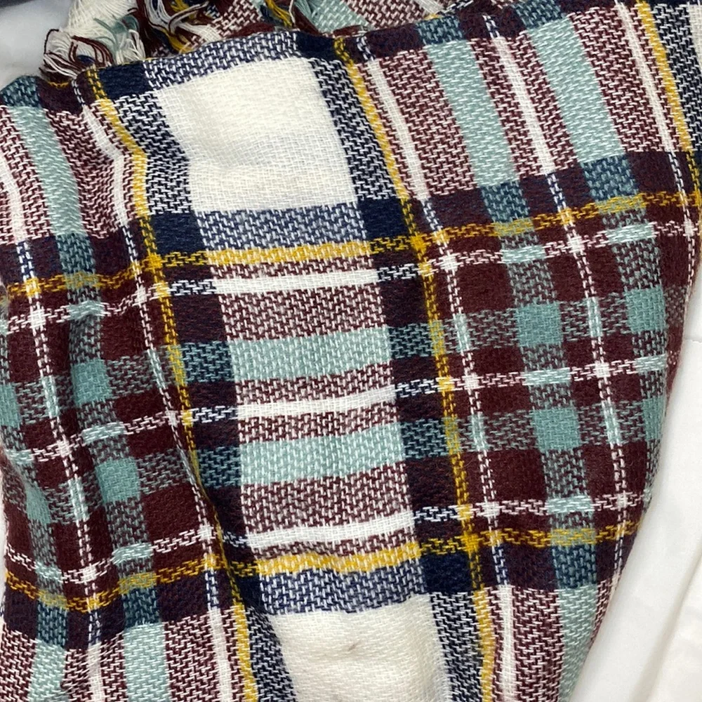 Oversized Plaid Blanket Scarf 💕 - Picture 2 of 2